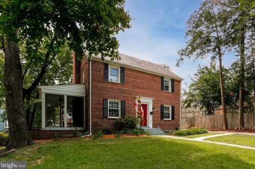 9335 Columbia Blvd, Silver Spring, MD 20910-1542