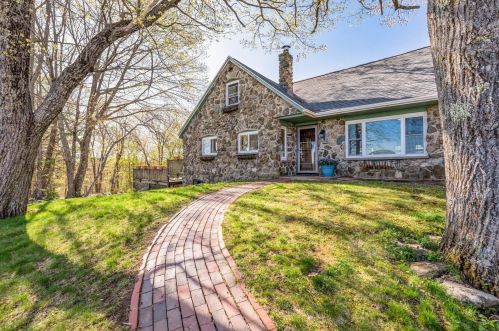 11 Hughgill Rd, Rindge, NH 03461-5836