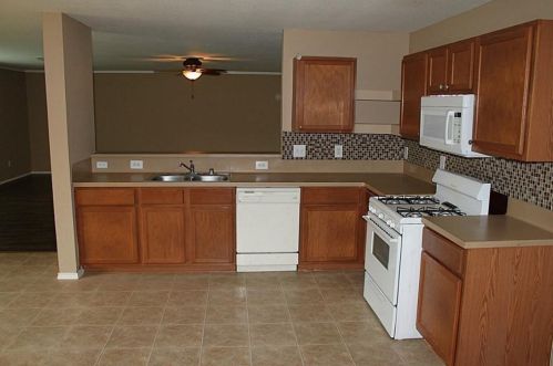 2045 Vanamen Ct, Conroe TX  77304-1613 exterior