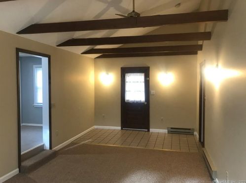 53 Meadowbrook Dr, Waterbury, CT 06706-2721