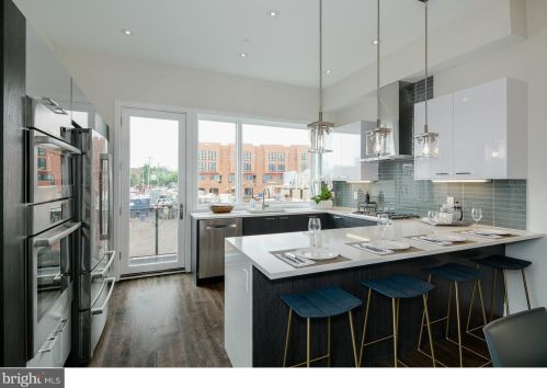 602 5th St, Philadelphia, PA 19123-2201