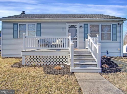 111 Fairview Dr, Carlisle PA  17013-8474 exterior