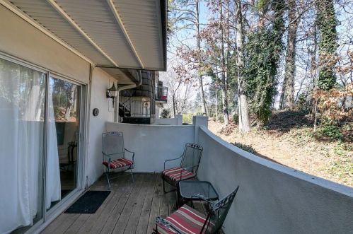725 Dalrymple Rd, Atlanta GA  30328-1400 exterior