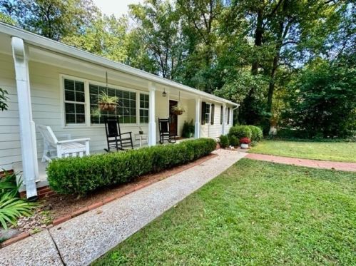 216 Lane Cir, Lagrange, GA 30240-2101