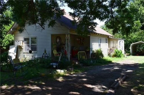 2016 Texas Ave, Chickasha, OK 73018-3853