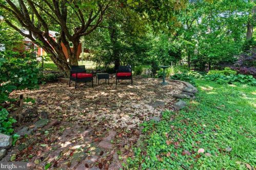 1517 Forest Glen Rd, Silver Spring MD 20910-1122 exterior