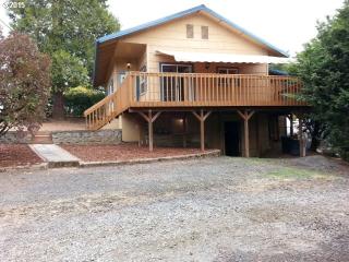 238 Pear St, Oakland, OR 97462-3002