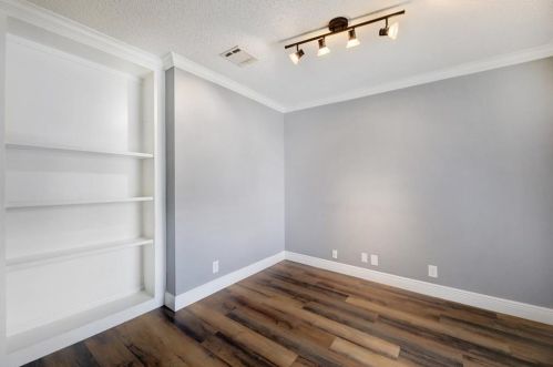 7704 Basil Dr, Austin TX  78750-7930 exterior