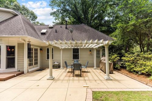 250 Cameron Ridge Dr, Atlanta GA  30328-4709 exterior