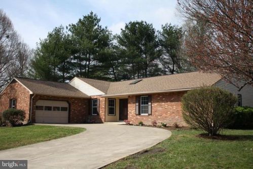 2015 Merrymount Dr, Fredericksburg, VA 22407-1656