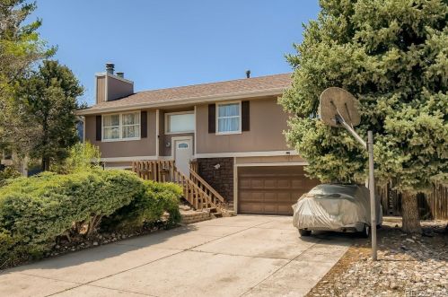 929 Salida St, Denver, CO 80017-3208