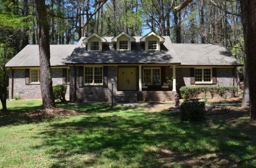 1945 Musket Ct, Stone Mountain, GA 30087-1703