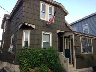 9 Van Buren St, Nashua, NH 03060-3539