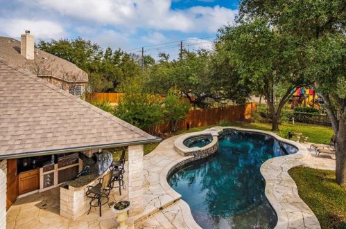 9904 Charthouse Cv, Austin TX  78730-3566 exterior