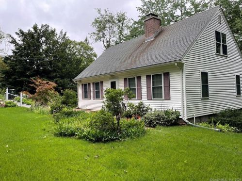 43 Mountain View Dr, Kensington, CT 06037-2944