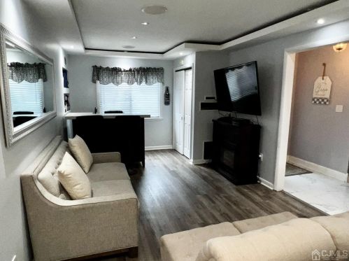 82 Sewell Ave, Piscataway, NJ 08854-2152