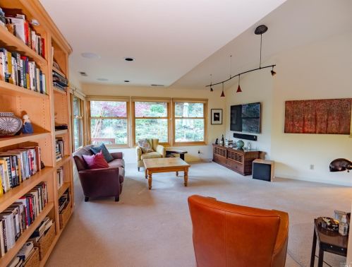 1139 Sunnyside Dr, Healdsburg, CA 95448-3536