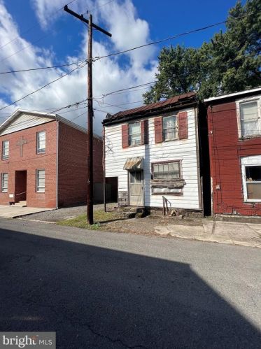 72 Paxton St, Piedmont, WV 26750-1317