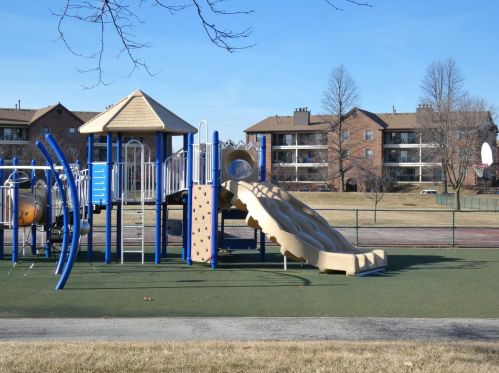 671 Hapsfield Ln, Buffalo Grove IL  60089-3365 exterior