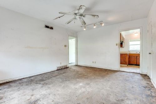 8652 Ashcroft Ave, Dallas, TX 75243-7104