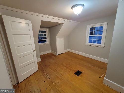 10220 Meredith Ave, Silver Spring MD 20910-1060 exterior