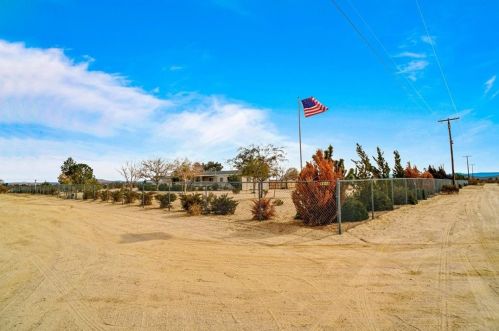 8848 49th St, Mojave, CA 93501-7237