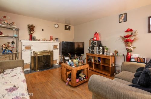 601 Aptakisic Rd, Buffalo Grove, IL 60089-4696