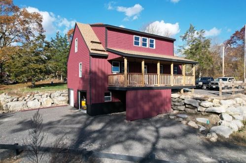 15 North Rd, Hopkinton, RI 02833-1126