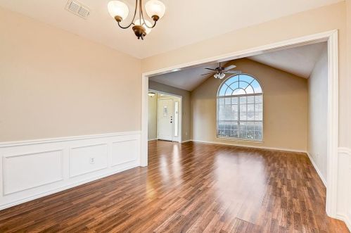 1422 Mapleview Dr, Carrollton TX 75007-6019 exterior