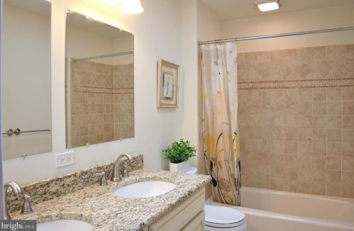 87 Leavitt Ln, Princeton NJ  08540-3921 exterior