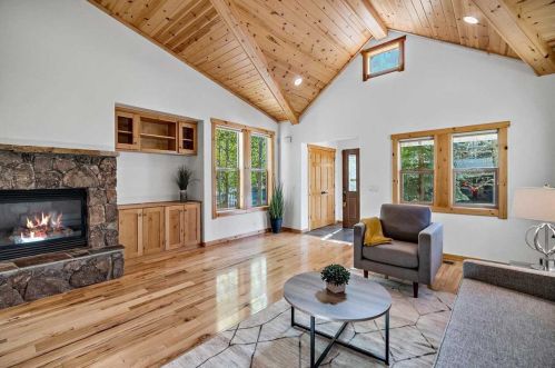 10419 Justin Creek Rd, Truckee, CA 96161-3166