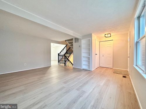 8110 Willowdale Ct, Springfield VA  22153-3619 exterior