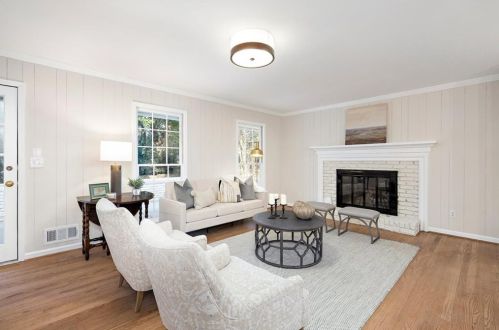 7330 Hunters Branch Dr, Atlanta GA  30328-1721 exterior