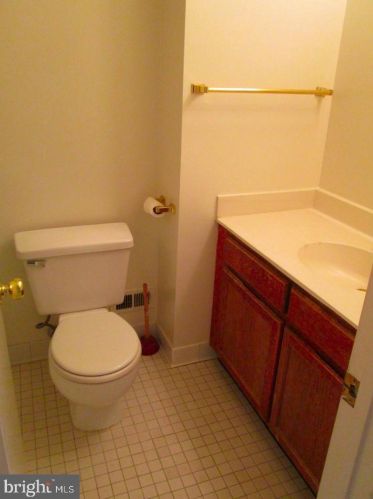 9080 Pickwick Village Ter, Silver Spring MD 20901-3882 exterior