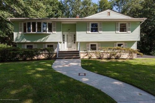 9 Highview Cir, Middletown, NJ 07748-2811