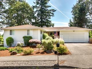 4926 Robin Rd, Portland, OR 97267-3125