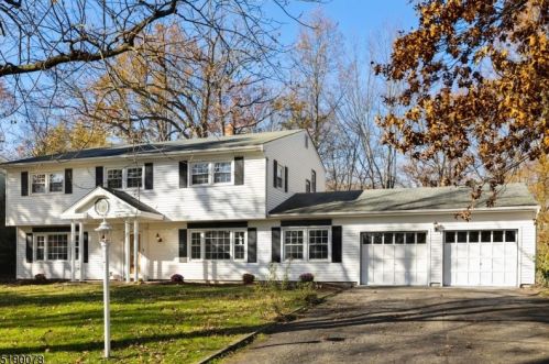 12 Bromley Dr, Parsippany, NJ 07054-1406