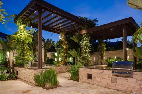 53 Waldorf, Irvine CA  92612-1066 exterior