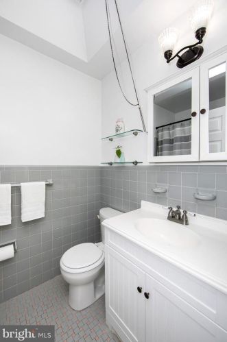 822 Borbeck Ave, Philadelphia PA  19111-3105 exterior