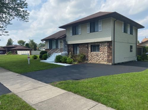 3230 Magnolia Dr, Dixmoor, IL