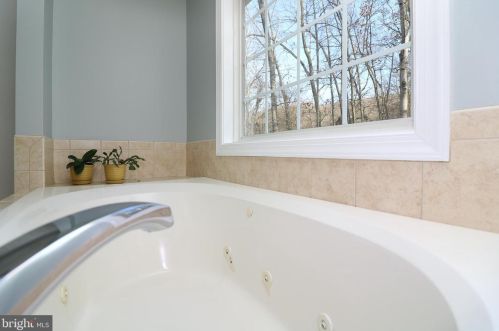 1756 Johnnycake Ln, Harpers Ferry WV 25425-6078 exterior