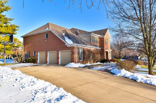 654 Chesterfield Ave, Naperville, IL 60540-7035