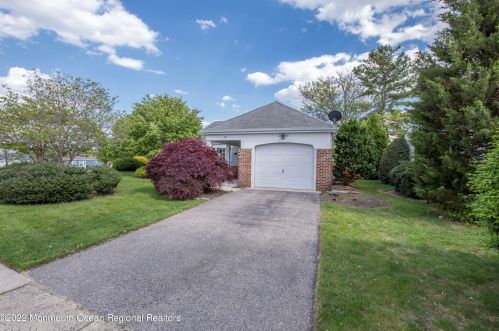 1 Gladstone Ave, Lakehurst, NJ 08759-6625
