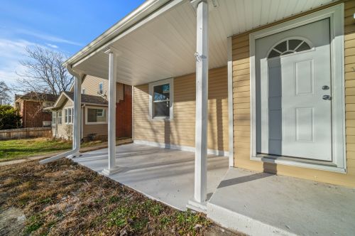 2419 Benderwirt Ave, Rockford, IL 61103-6019