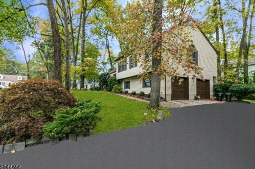 2410 Seneca Rd, Scotch Plains, NJ 07076-4534