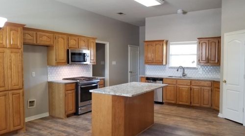 609 Whitney Dr, Midlothian TX  76065-3682 exterior