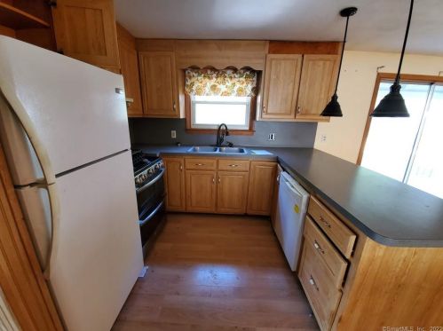 30 Smithfield Ave, Putnam, CT 06260-1319