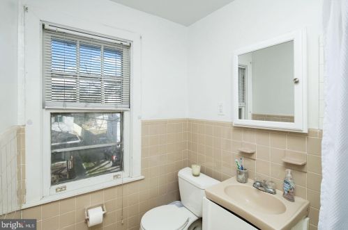 131 Colonial Ave, Haddonfield NJ 08033-1503 exterior