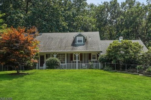 9 Oak Park Dr, Morristown, NJ 07960-4615