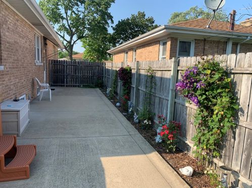 7017 Main St, Niles IL  60714-2238 exterior